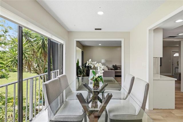 428 Meadowlark LN 428-B, Naples, FL 34105