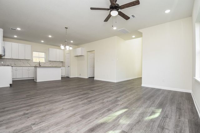 2811 Topiary Lane, Houston, TX 77014