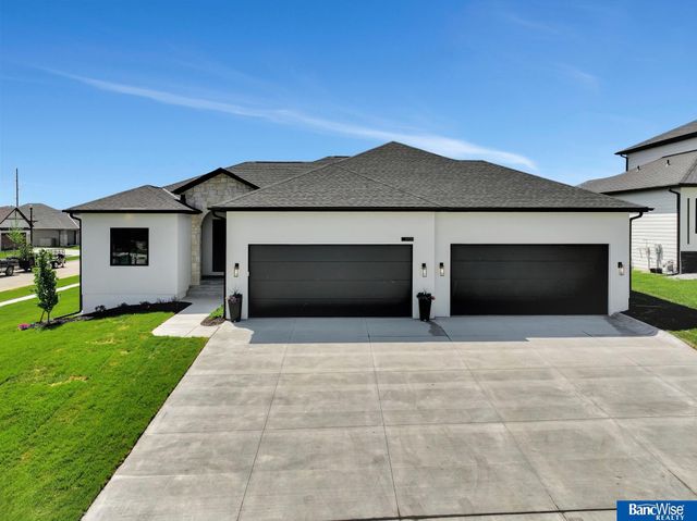 4224 Sundrop Court, Lincoln, NE 68516