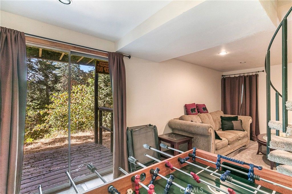 Image 10 of property listing at 748 Lake, Lake Arrowhead, CA 92352