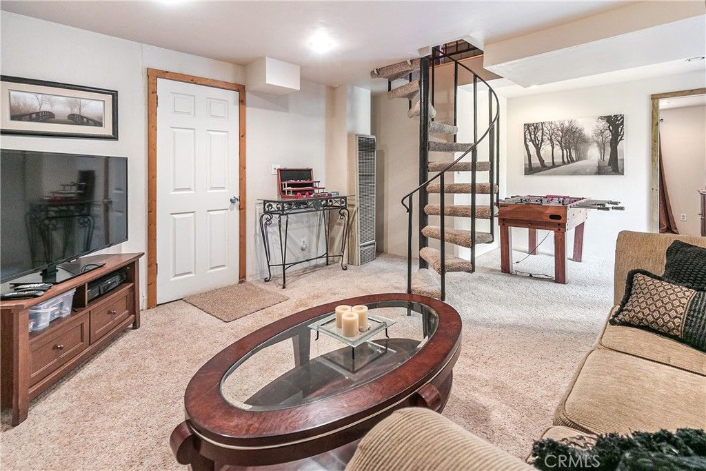 Image 11 of property listing at 748 Lake, Lake Arrowhead, CA 92352