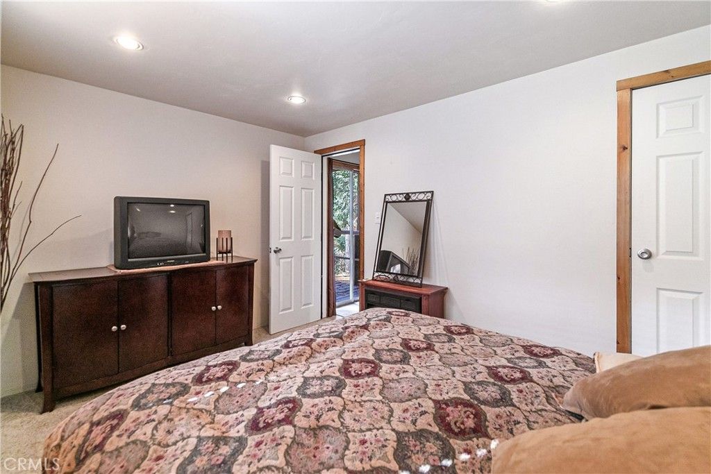 Image 12 of property listing at 748 Lake, Lake Arrowhead, CA 92352