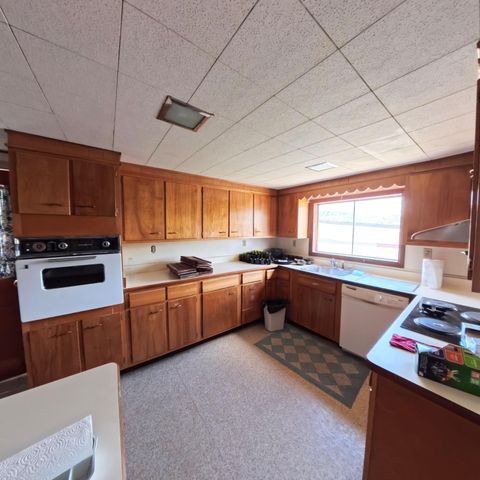 131 Peyton Avenue, Irvine, KY 40336