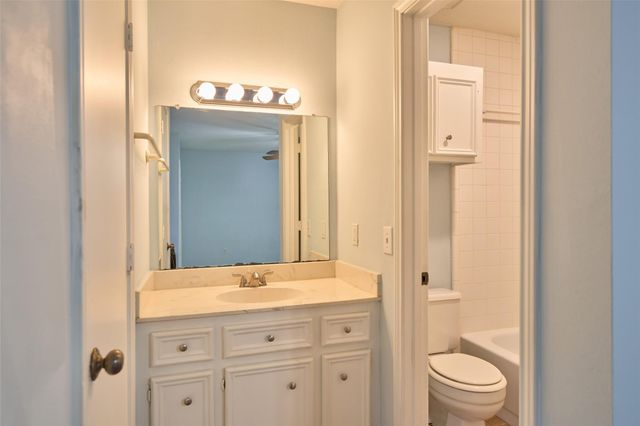 6700 Richardson Road 302, Houston, TX 77069