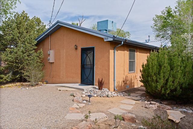 933 Dunlap Street, Santa Fe, NM 87501