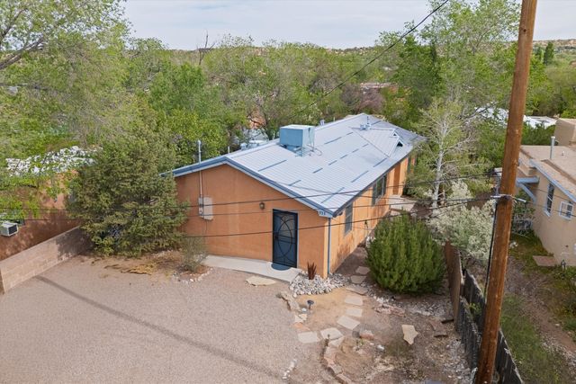 933 Dunlap Street, Santa Fe, NM 87501