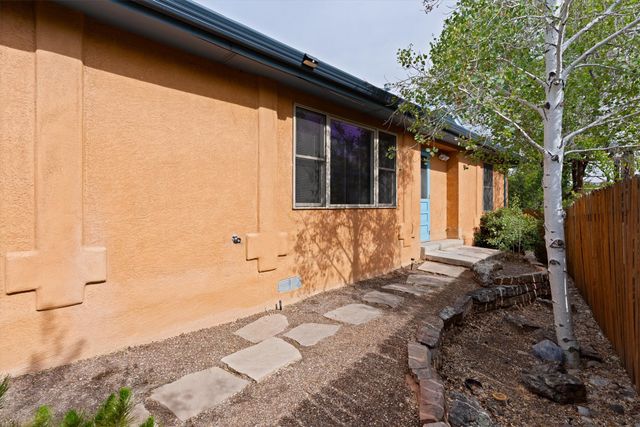 933 Dunlap Street, Santa Fe, NM 87501