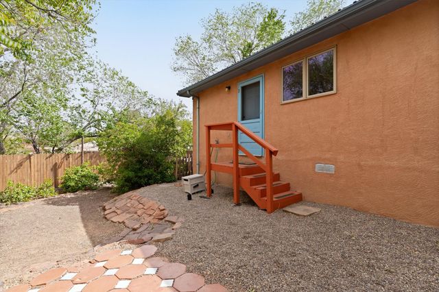 933 Dunlap Street, Santa Fe, NM 87501