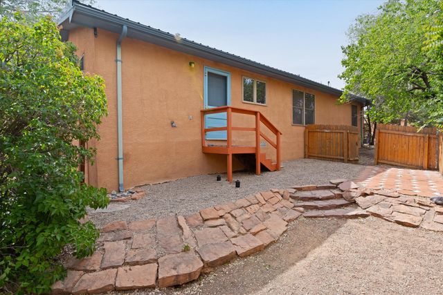 933 Dunlap Street, Santa Fe, NM 87501