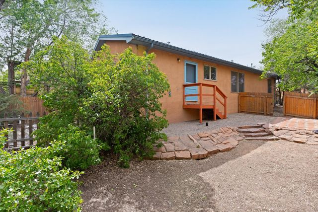 933 Dunlap Street, Santa Fe, NM 87501