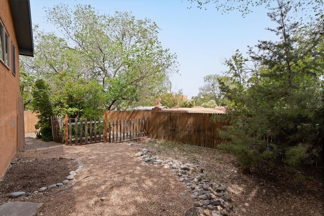 933 Dunlap Street, Santa Fe, NM 87501
