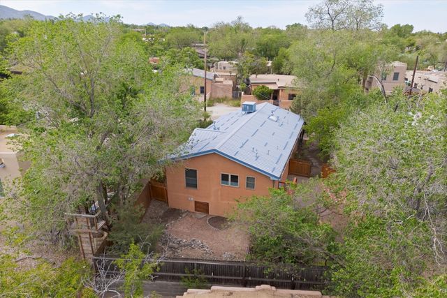 933 Dunlap Street, Santa Fe, NM 87501