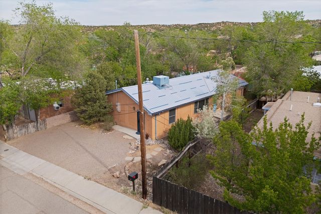 933 Dunlap Street, Santa Fe, NM 87501