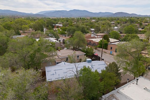 933 Dunlap Street, Santa Fe, NM 87501