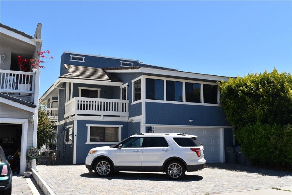 Image 1 of property listing at 2504 Monaco Drive, Oxnard, CA 93035