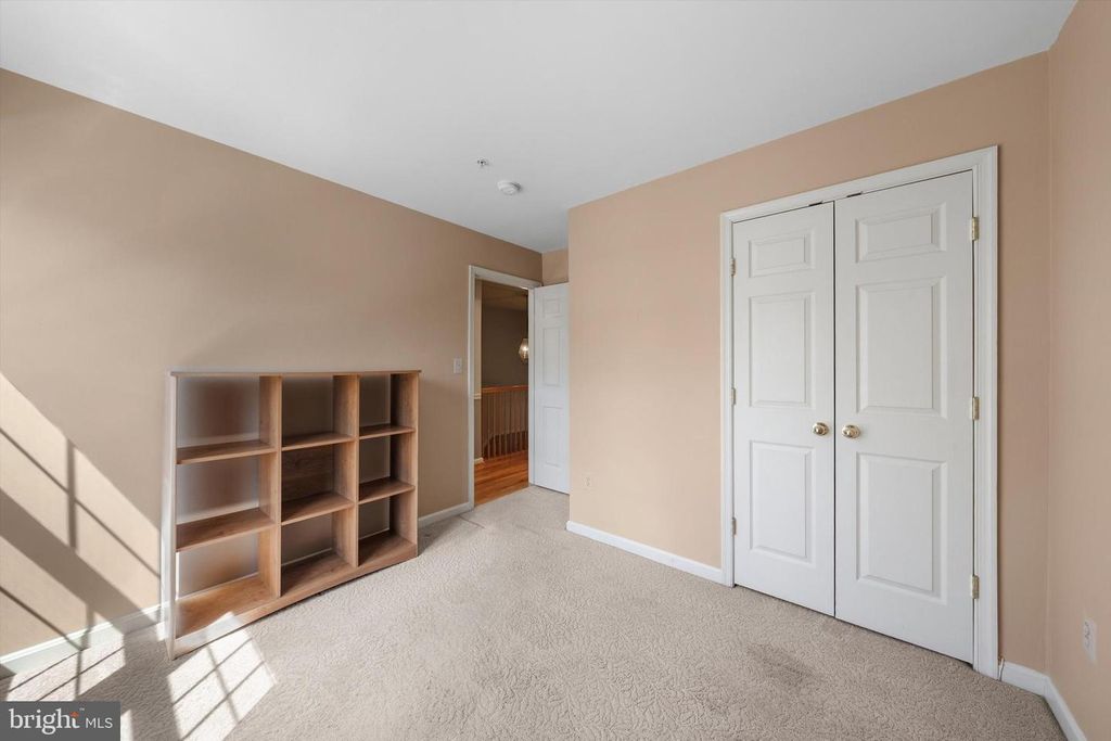 Image 14 of property listing at 21 BLUE HOSTA WAY, Rockville, MD 20850