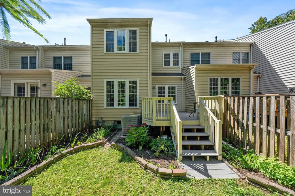 Image 17 of property listing at 21 BLUE HOSTA WAY, Rockville, MD 20850