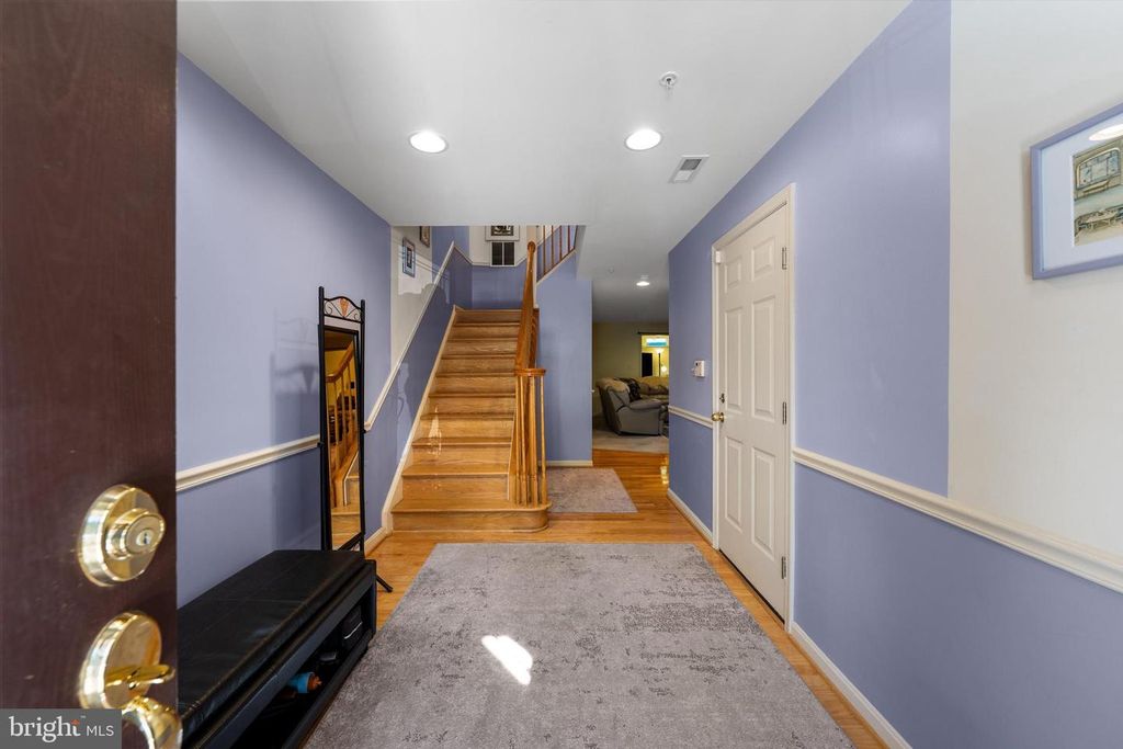 Image 2 of property listing at 21 BLUE HOSTA WAY, Rockville, MD 20850