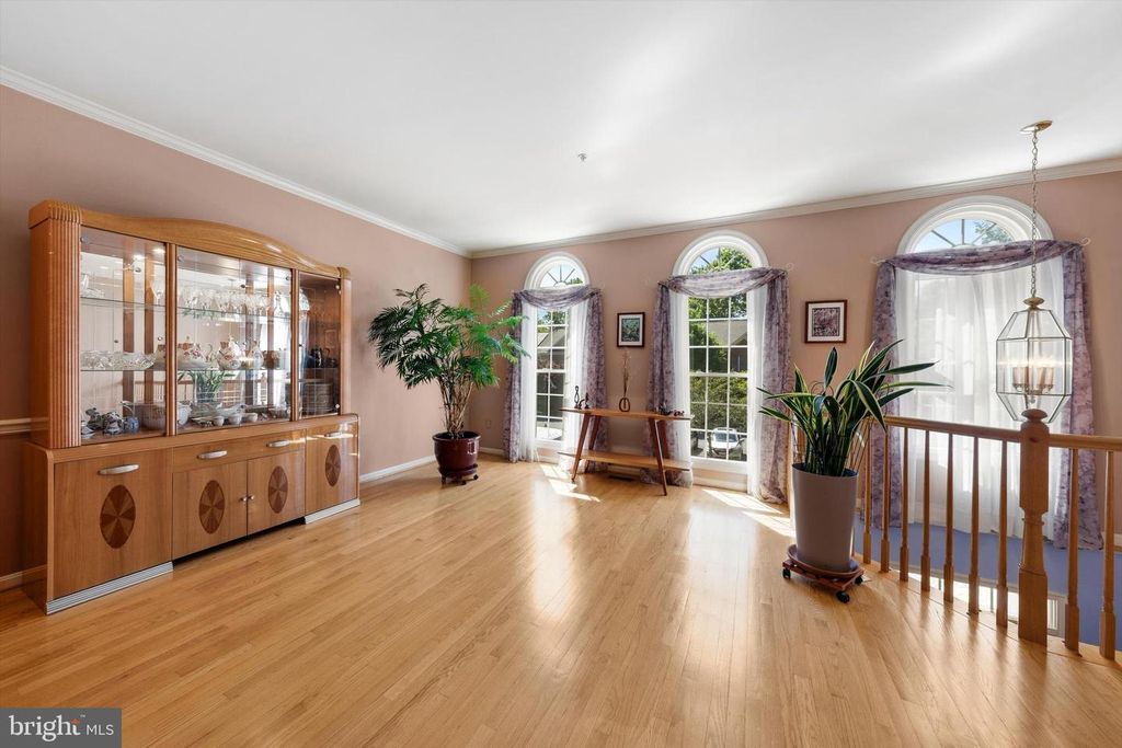 Image 3 of property listing at 21 BLUE HOSTA WAY, Rockville, MD 20850