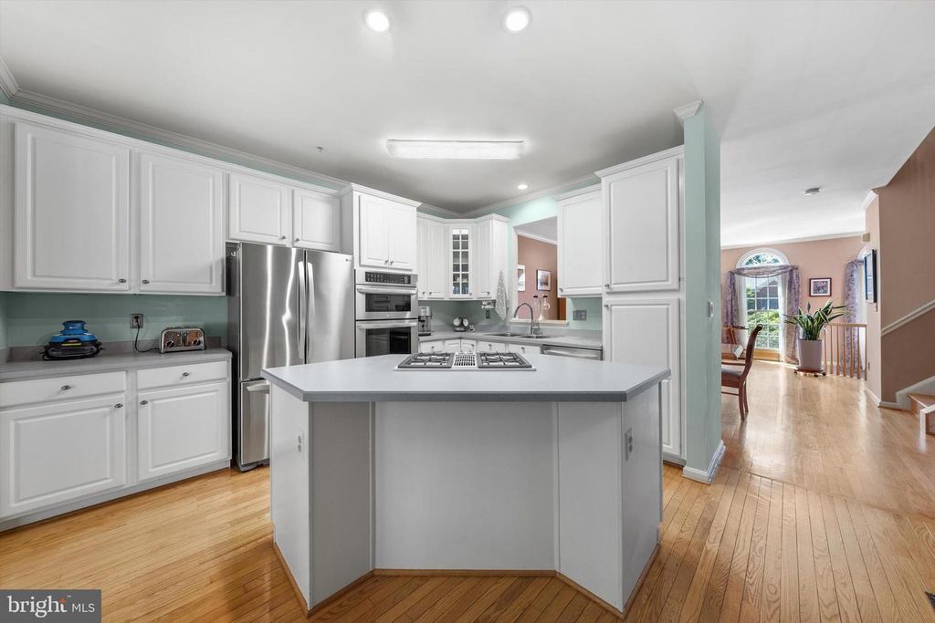 Image 5 of property listing at 21 BLUE HOSTA WAY, Rockville, MD 20850