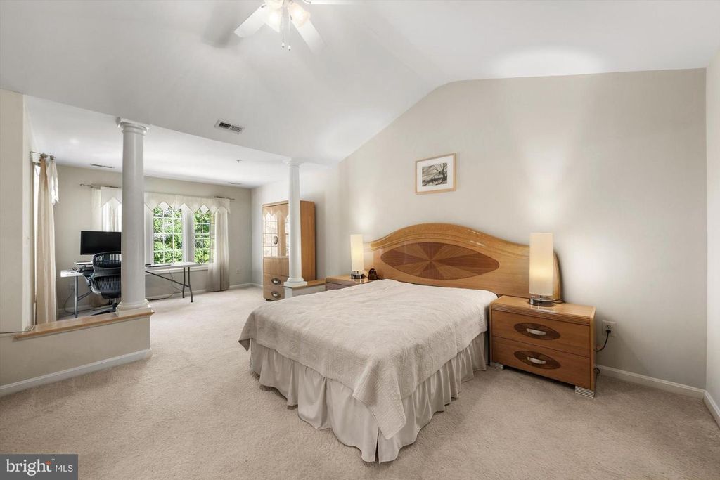 Image 9 of property listing at 21 BLUE HOSTA WAY, Rockville, MD 20850