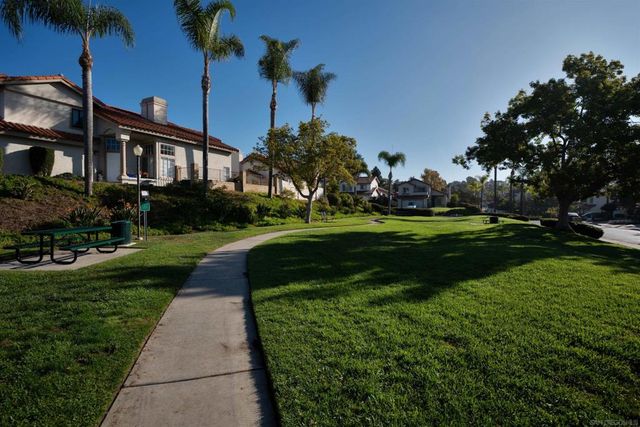 1533 Roma Dr, Vista, CA 92081