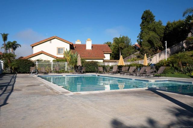 1533 Roma Dr, Vista, CA 92081