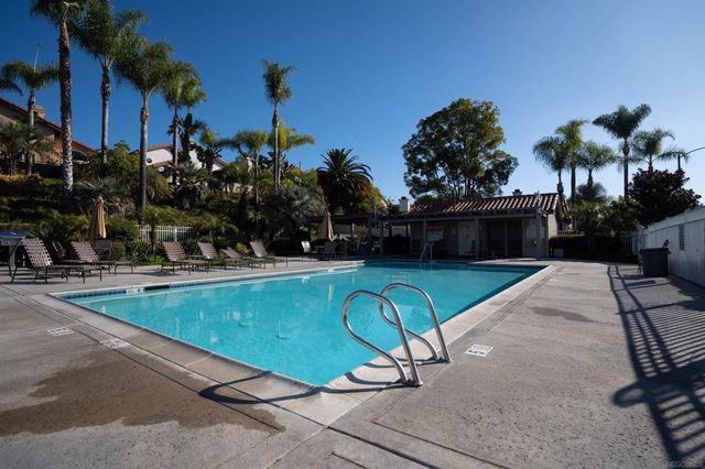 1533 Roma Dr, Vista, CA 92081