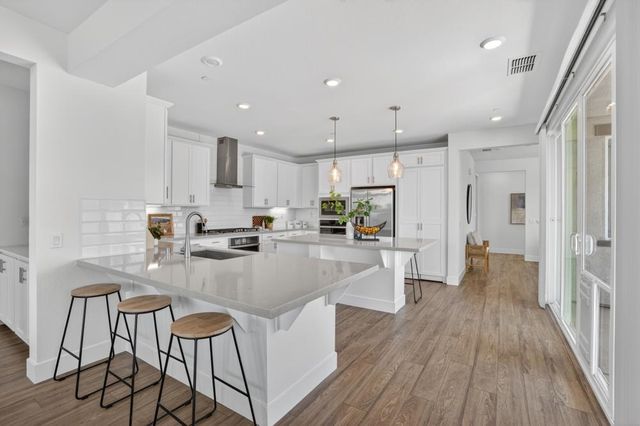 601 Voyager Ct, Roseville, CA 95747