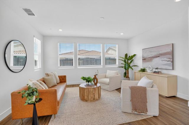 601 Voyager Ct, Roseville, CA 95747