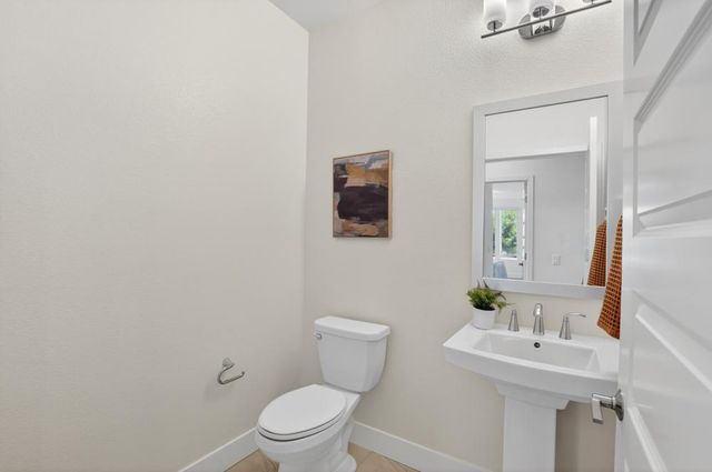 601 Voyager Ct, Roseville, CA 95747