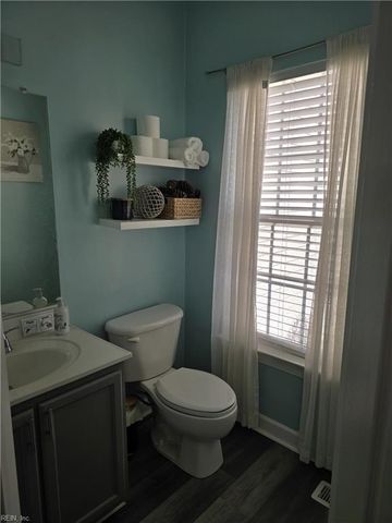 1330 Dominion Lakes BLVD, Chesapeake, VA 23320