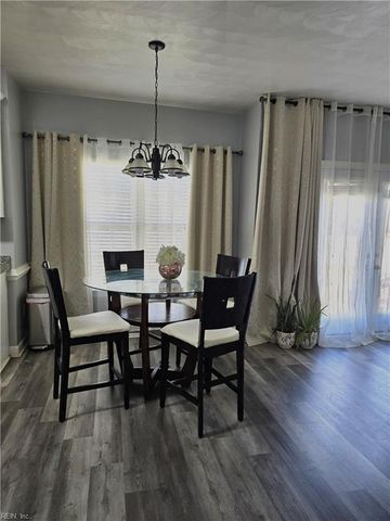 1330 Dominion Lakes BLVD, Chesapeake, VA 23320