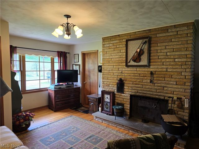 2922 Waverly Road, Williamstown, WV 26187