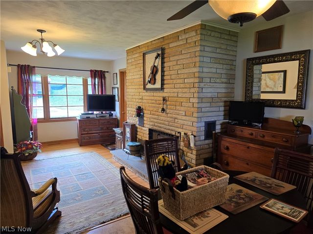2922 Waverly Road, Williamstown, WV 26187