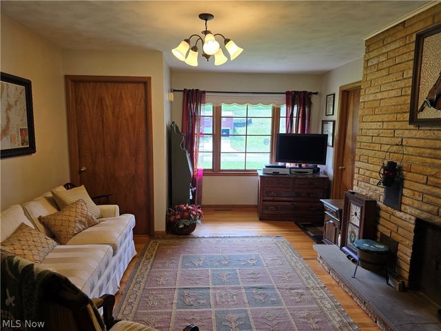2922 Waverly Road, Williamstown, WV 26187
