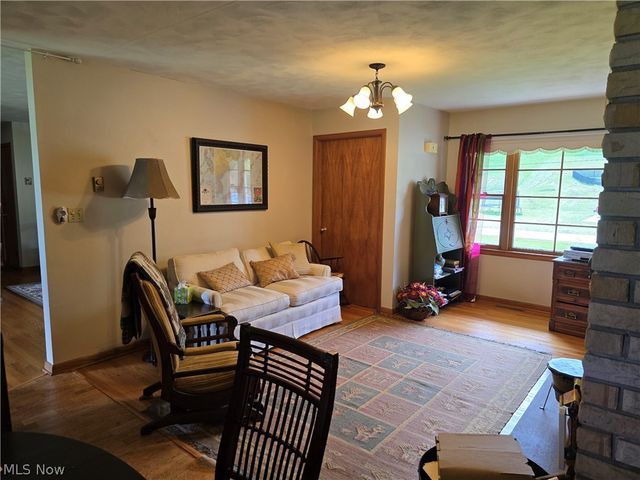 2922 Waverly Road, Williamstown, WV 26187
