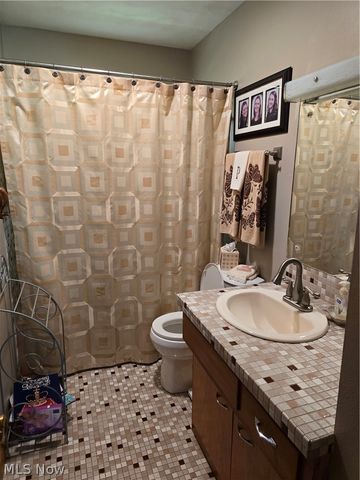 2922 Waverly Road, Williamstown, WV 26187