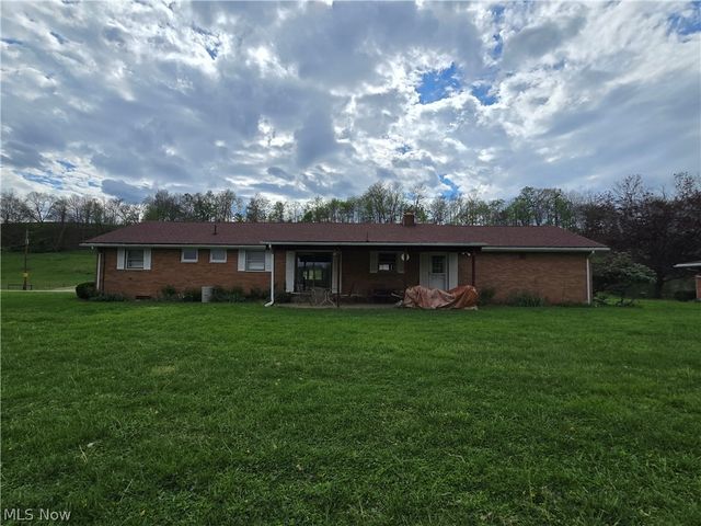 2922 Waverly Road, Williamstown, WV 26187