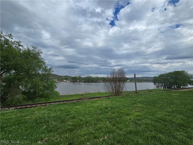 2922 Waverly Road, Williamstown, WV 26187