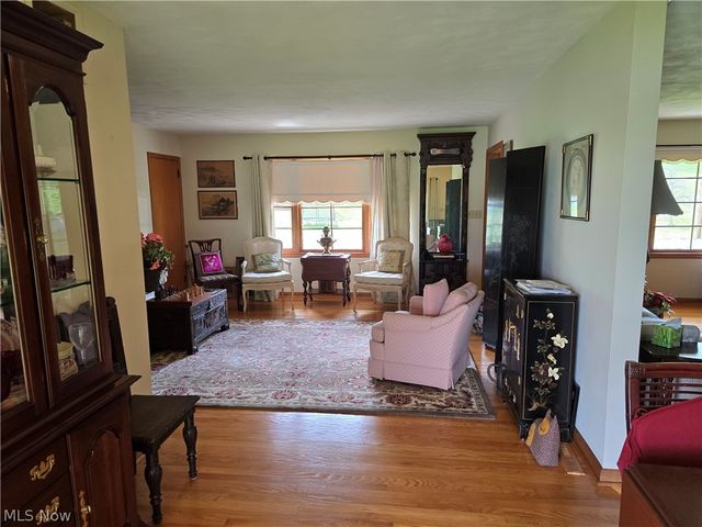 2922 Waverly Road, Williamstown, WV 26187