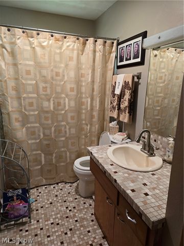 2922 Waverly Road, Williamstown, WV 26187