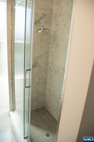 46 Garden Place 2, Edgewater, NJ 07020