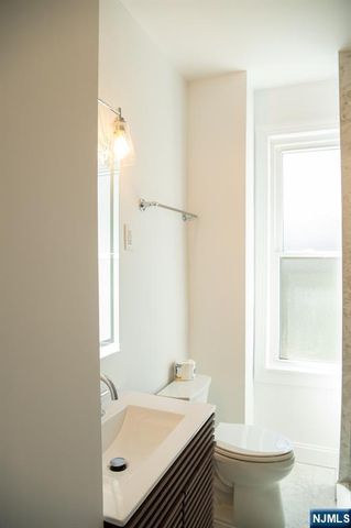 46 Garden Place 2, Edgewater, NJ 07020