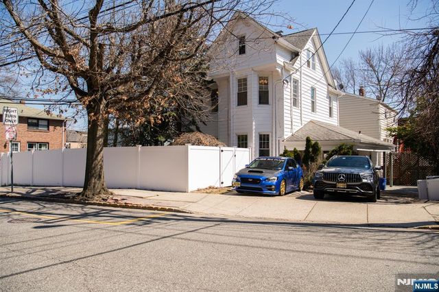 46 Garden Place 2, Edgewater, NJ 07020