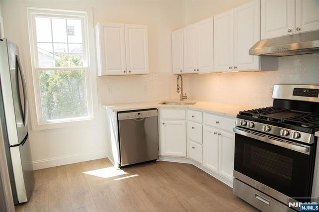 46 Garden Place 2, Edgewater, NJ 07020