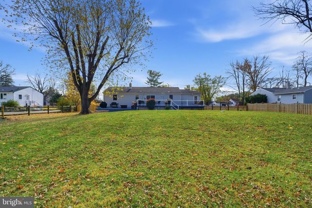 17 WOOSAMONSA RD, Pennington, NJ 08534