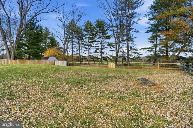 17 WOOSAMONSA RD, Pennington, NJ 08534