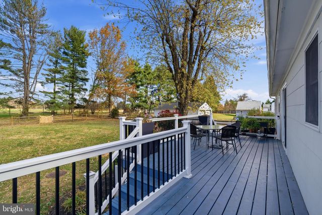 17 WOOSAMONSA RD, Pennington, NJ 08534