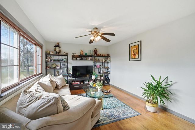 17 WOOSAMONSA RD, Pennington, NJ 08534